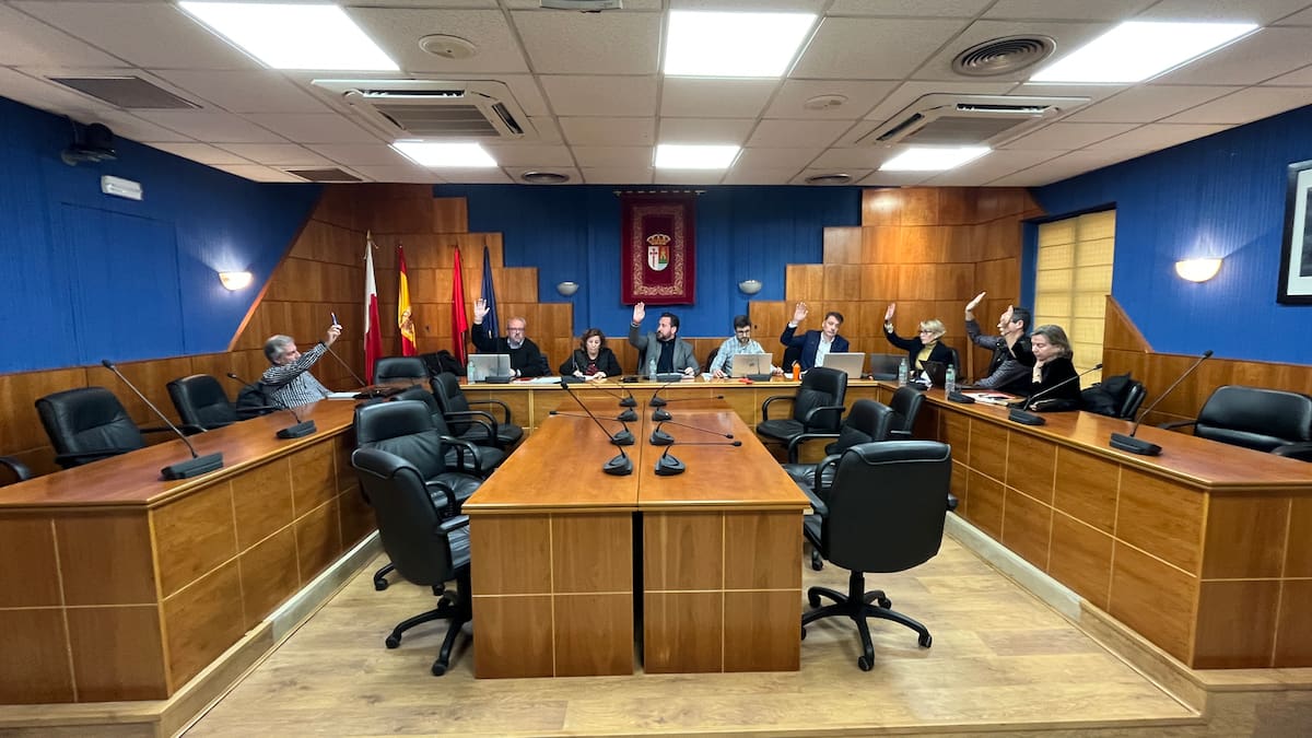 Todos los partidos políticos de Paracuellos de Jarama bloquean en el pleno los proyectos del gobierno de no adscritos