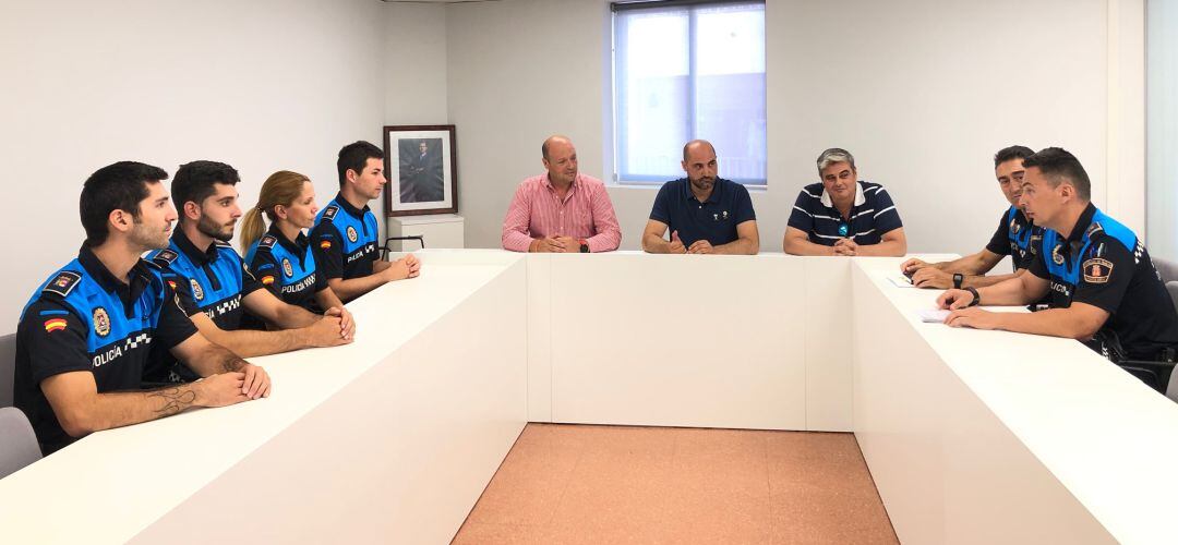 El alcalde, Jorge García; y el concejal de Seguridad Ciudadana, Jesús Fernández, ya les han dado la bienvenida