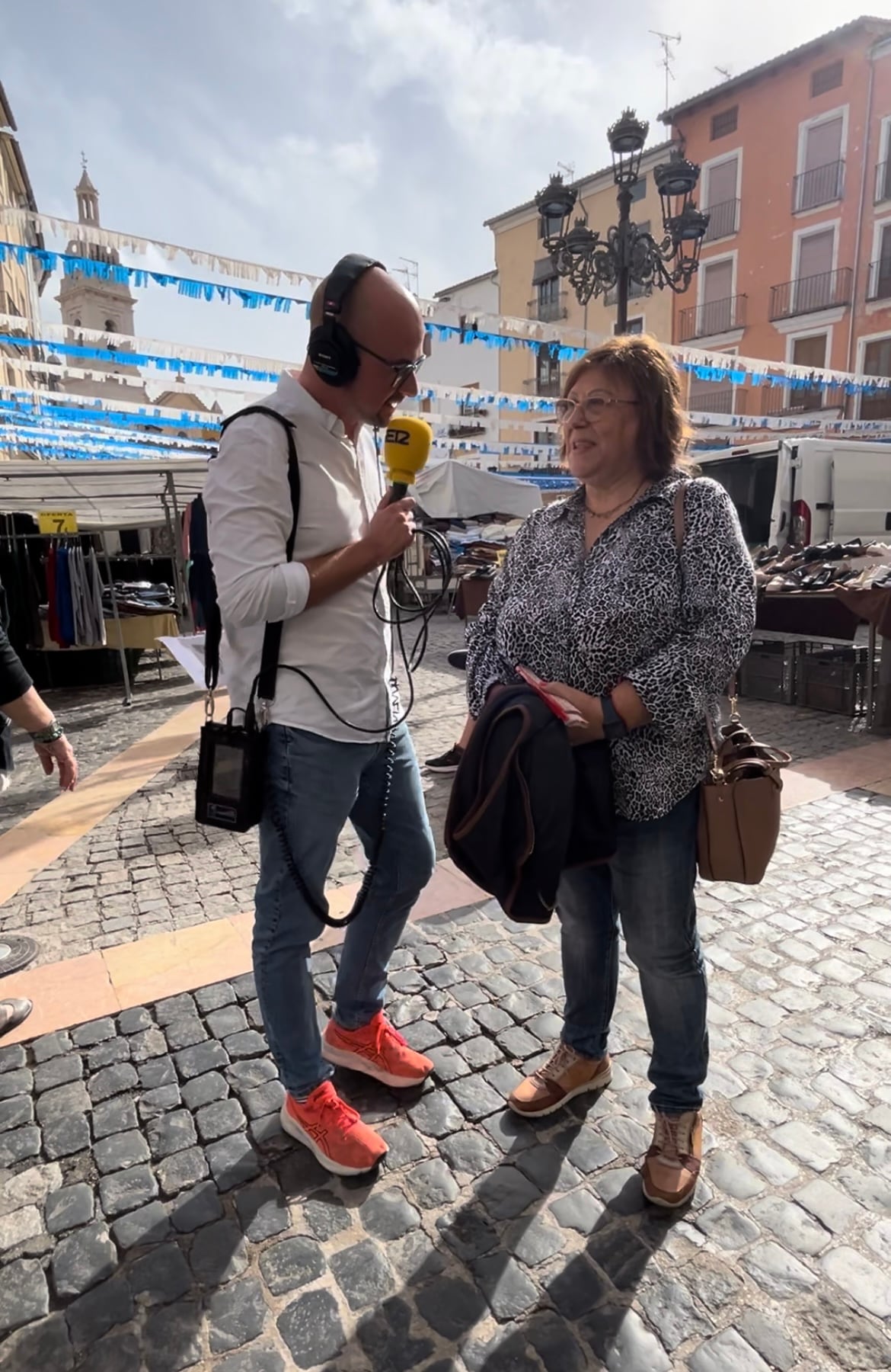 Inicio del programa especial desde la Plaça del Mercat de Xàtiva. Fuente: Cadena SER