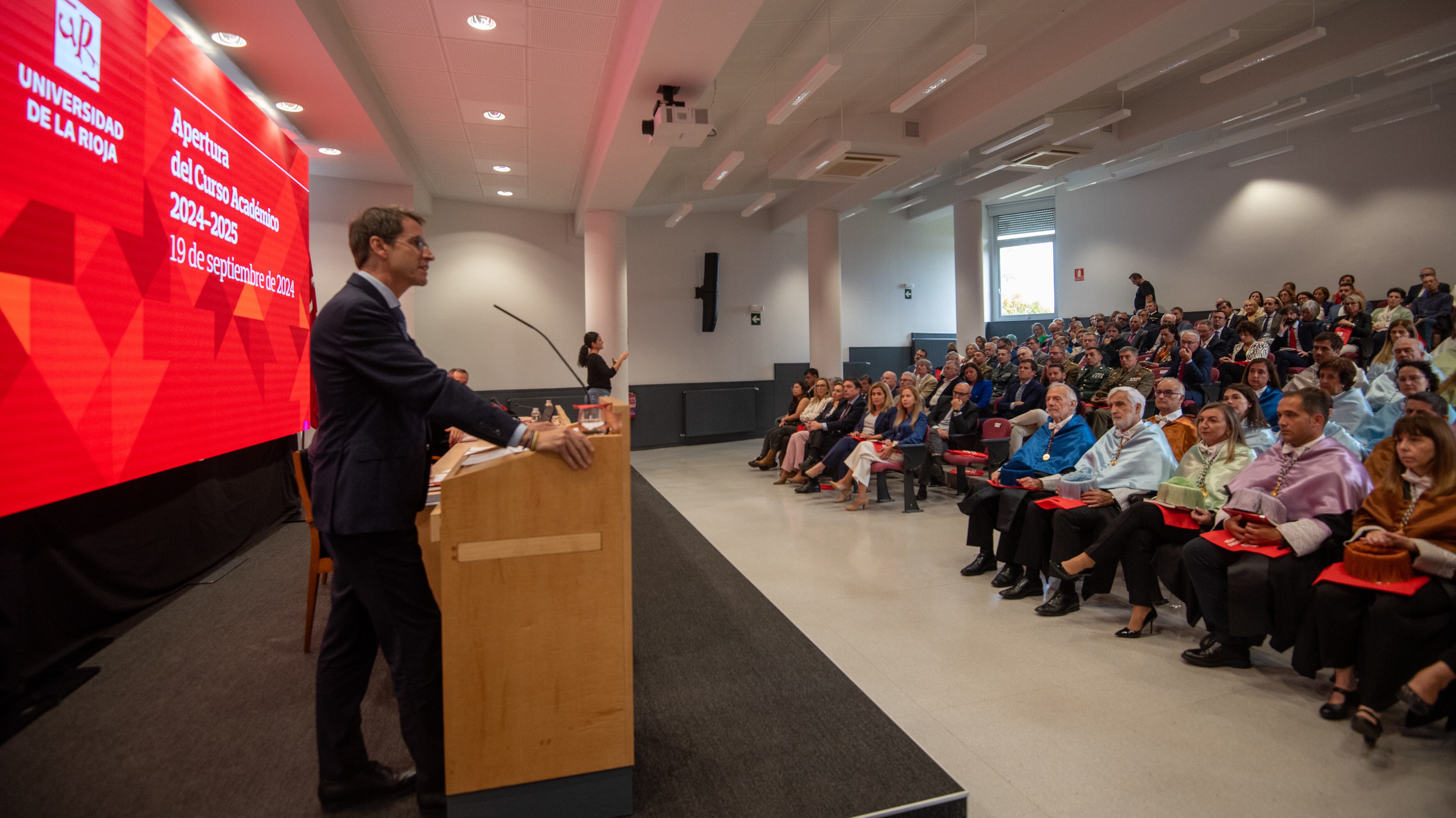 Gonzalo Capellán en la apertura del curso académico de la UR