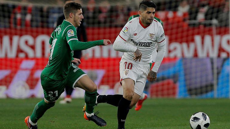 Banega se marcha de Rubén Pérez