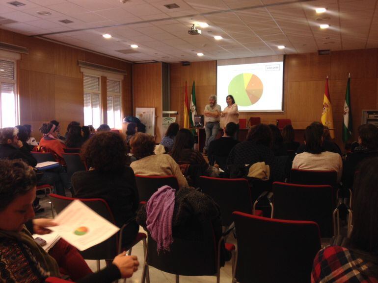 Monitores del taller de formación sobre violencia de género y menores en la Delegación de Salud, Igualdad y Políticas Sociales de la Junta de Andalucía