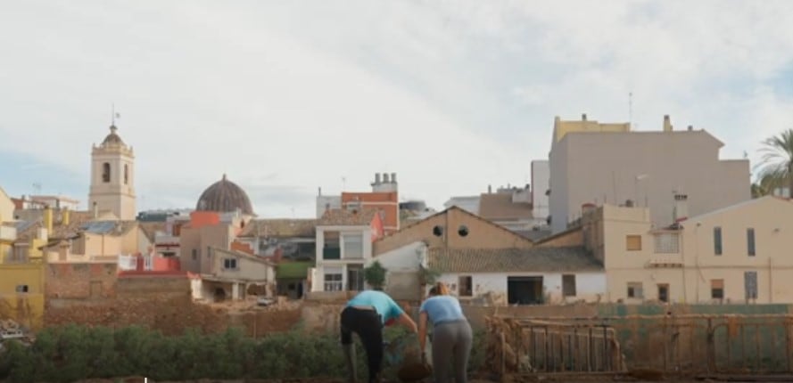 Una de las imágenes que aparecen en el videoclip de Lladres de sobretaula.