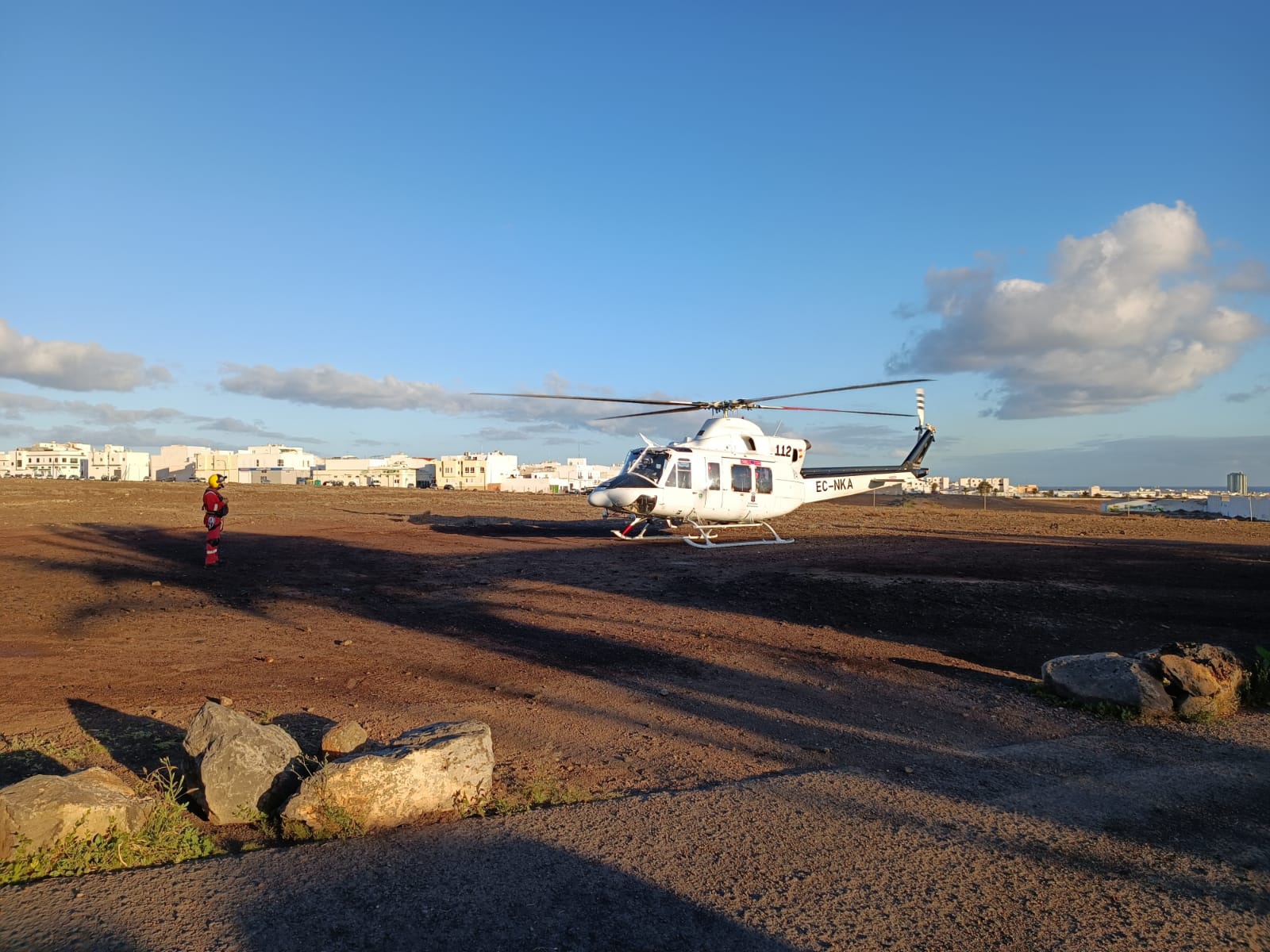 Helicóptero del GES en la helisuperficie del Consorcio de Seguridad y Emergencias de Lanzarote.