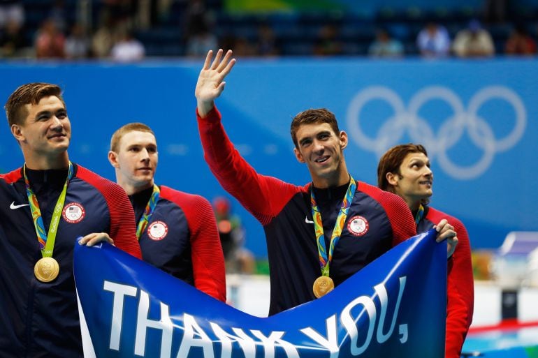 Michael Phelps se despide de la piscina de Río con una pancarta