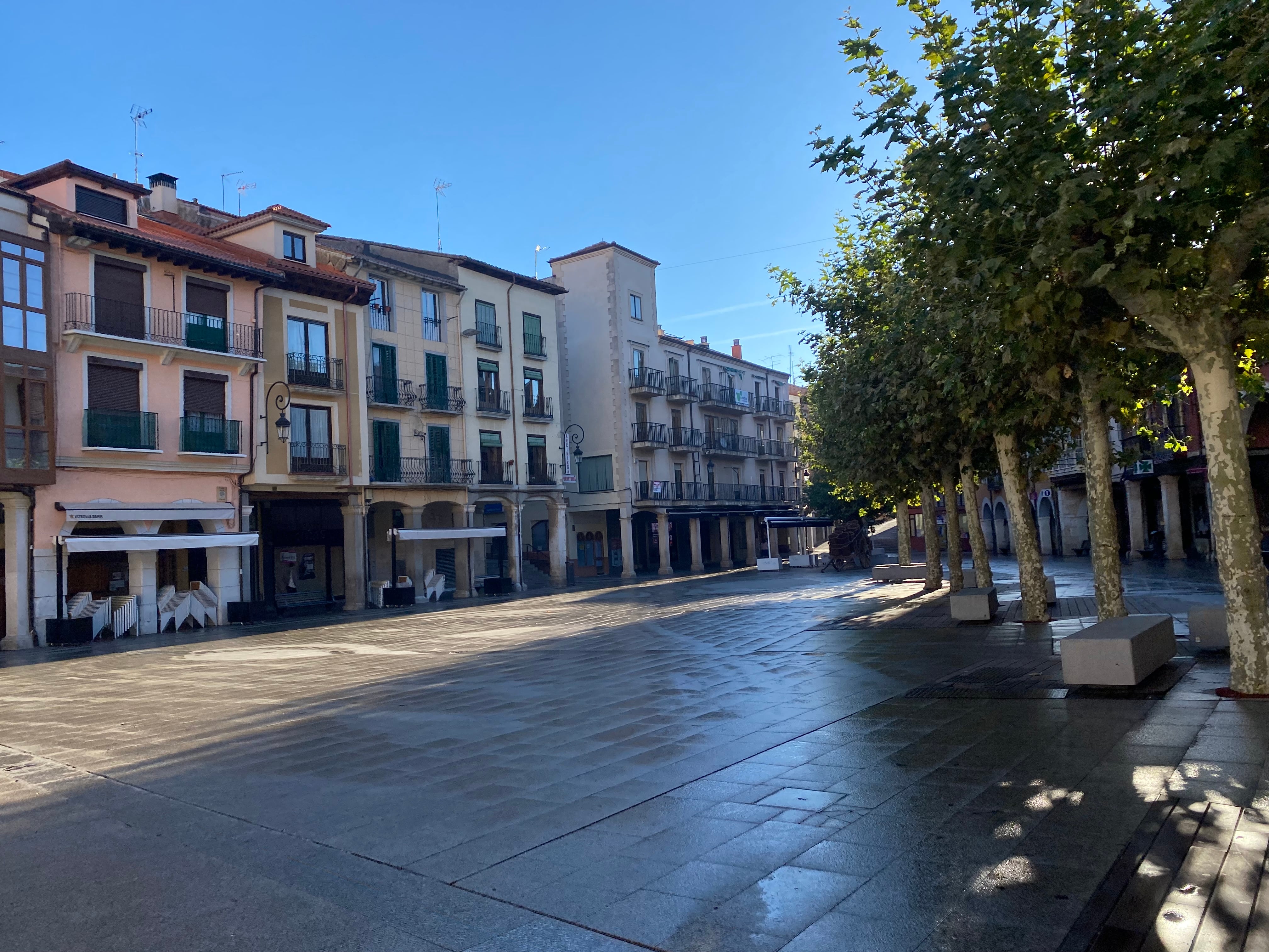 Plaza Mayor de Aranda, soleada