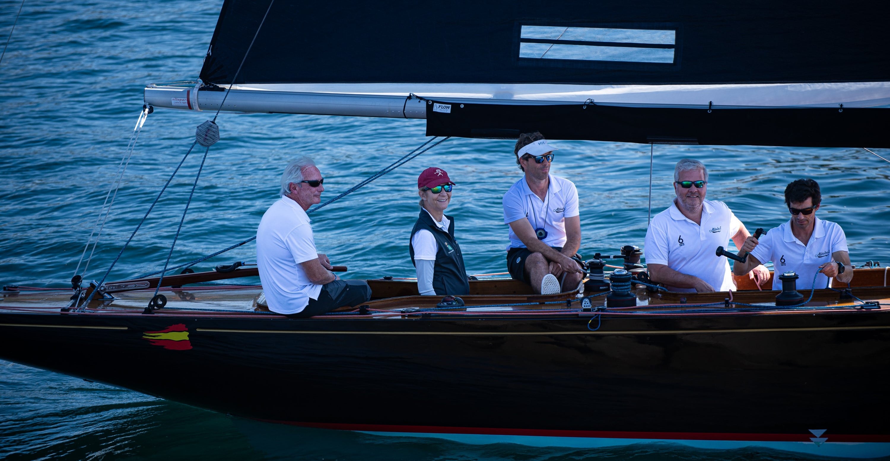 La infanta Elena navegando en el &#039;Alibabá II&#039;, este domingo en Sanxenxo (Pontevedra)