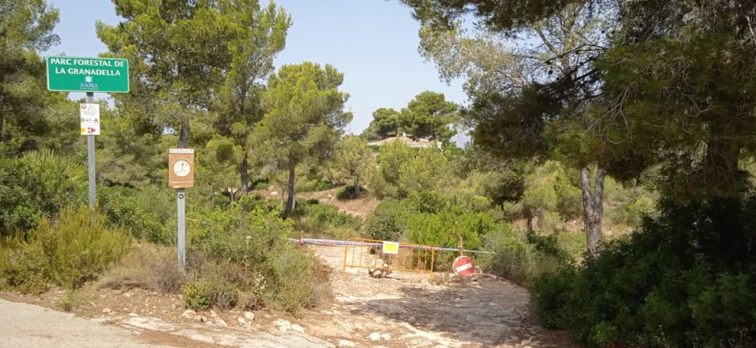 Cierre acceso al parque forestal de la Granadella.