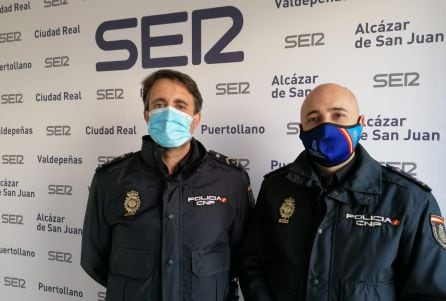 El subinspector Ismael Espinosa (izquierda) y el inspector José Blasco (derecha)