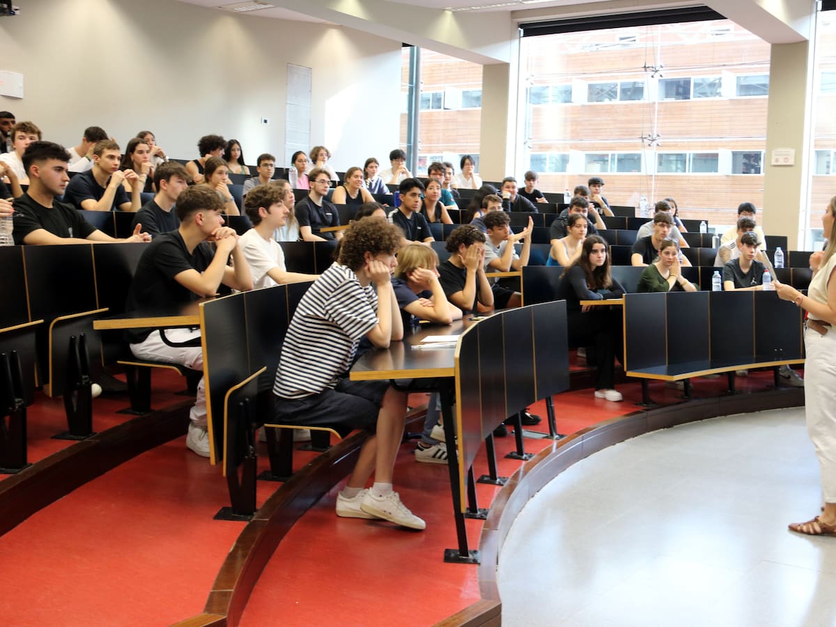 Nervis en el primer dia de les PAU: Ruiz Zafon, Nada i la Fundación serveixen als alumnes per treure's la por