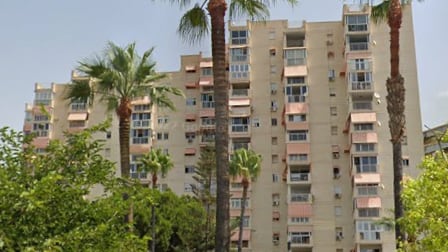 Urbanización situada en la Avenida de Holanda en la Playa de San Juan (Alicante)