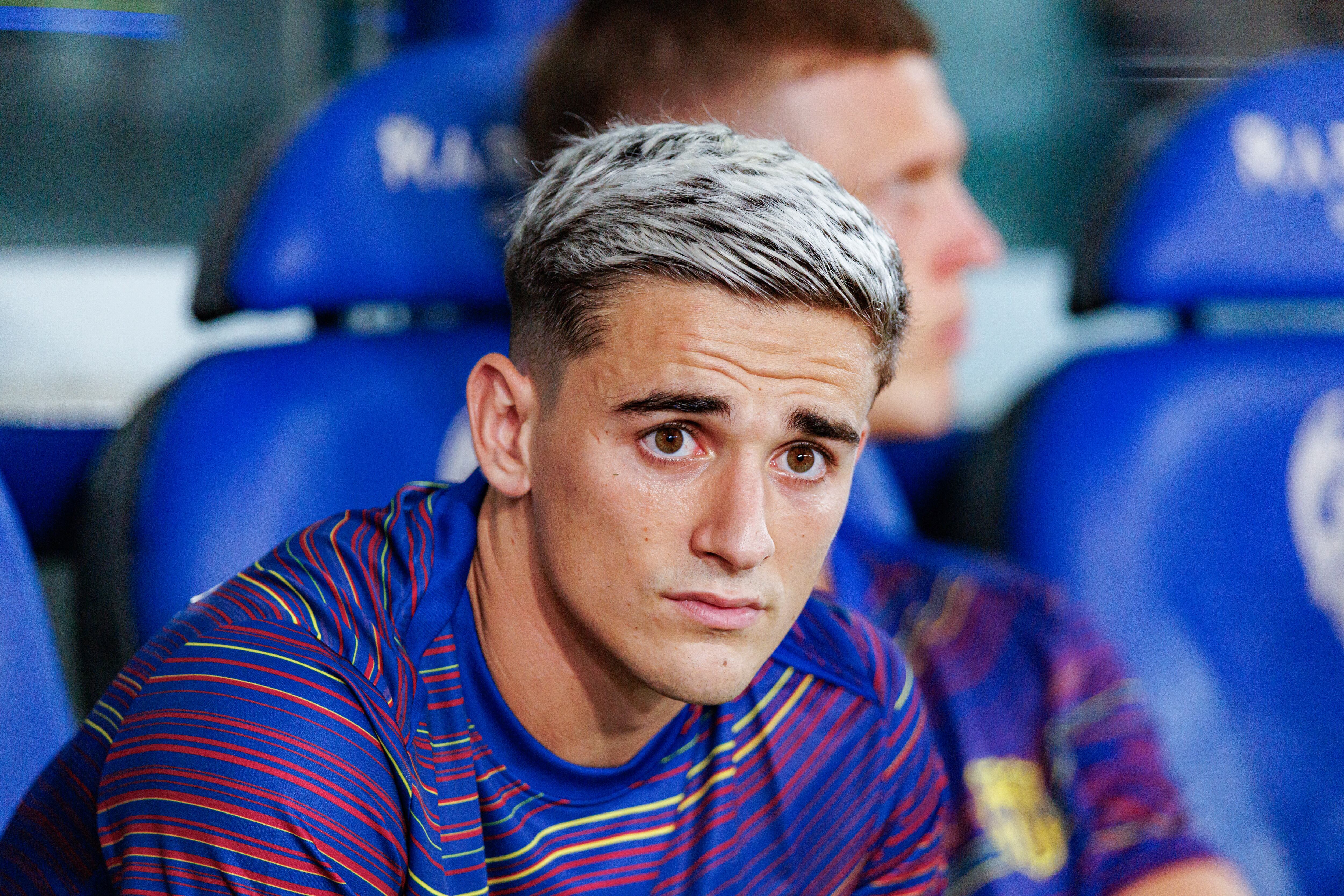 Gavi, en el banquillo durante el Levante-Barça
