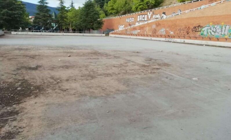 La pista polideportiva del parque de la Zona Norte de Alcoy va a ser adecuada con este proyecto surgido de los presupuestos participativos.