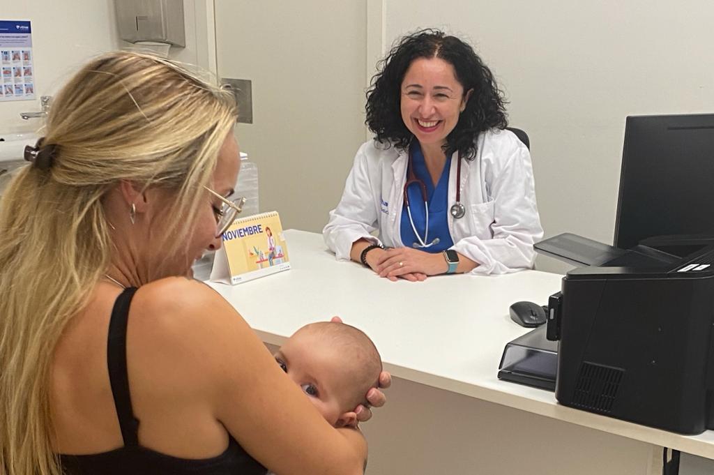 Doctora Rosa Merlos, pediatra y especialista en neonatología en el Hospital Vithas Valencia 9 de Octubre e IBCLC