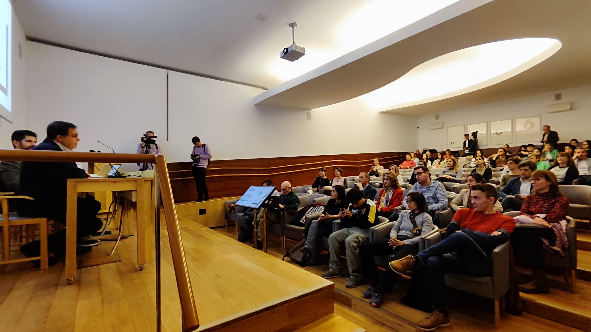 L'informe s'ha presentat avui a la Sala de Juntes de la Facultat d'Educació de la UdL. Foto: Ràdio Lleida.