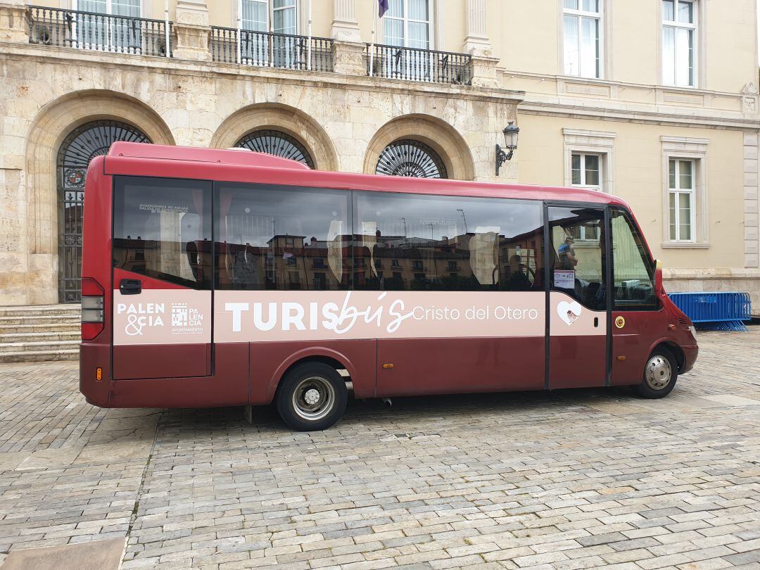 El &quot;Turisbús&quot; facilitará las visitas turísticas al Cristo del Otero los fines de semana hasta el 30 de septiembre