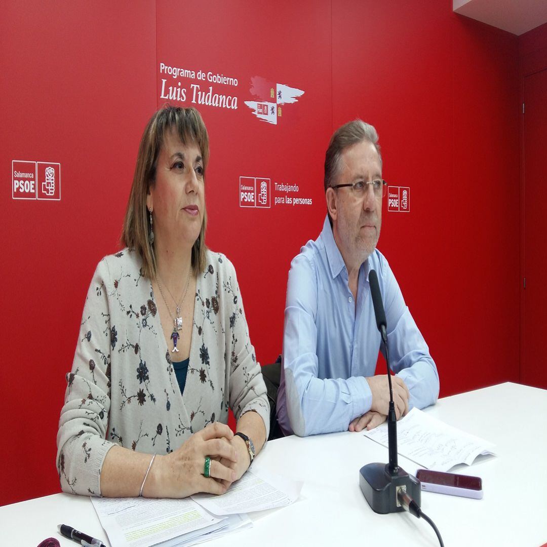 Maria García y Fidel Francés, de la ejecutiva del Psoe de Salamanca