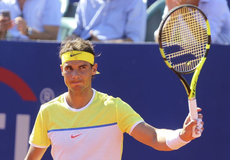 BAS16. BUENOS AIRES (ARGENTINA), 12/02/2016.- El tenista español Rafael Nadal enfrenta al italiano Paolo Lorenzi hoy, viernes 12 de febrero de 2016, durante un partido por los cuartos de final del torneo ATP de Buenos Aires (Argentina). EFE/David Fernánde