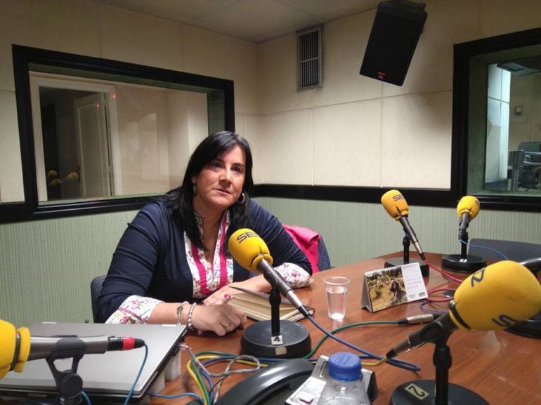 Ana Sánchez en los estudios de Radio Zamora.