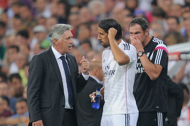 Khedira recibe instrucciones de Carlo Ancelotti