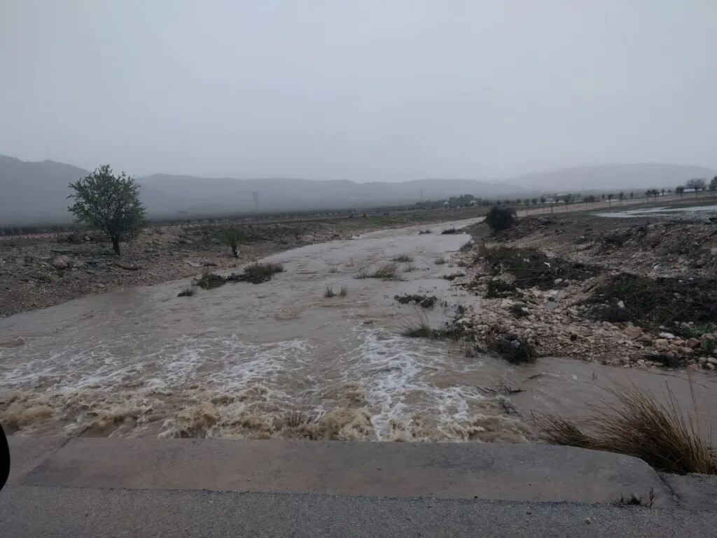Imagen del cauce con las intensas lluvias