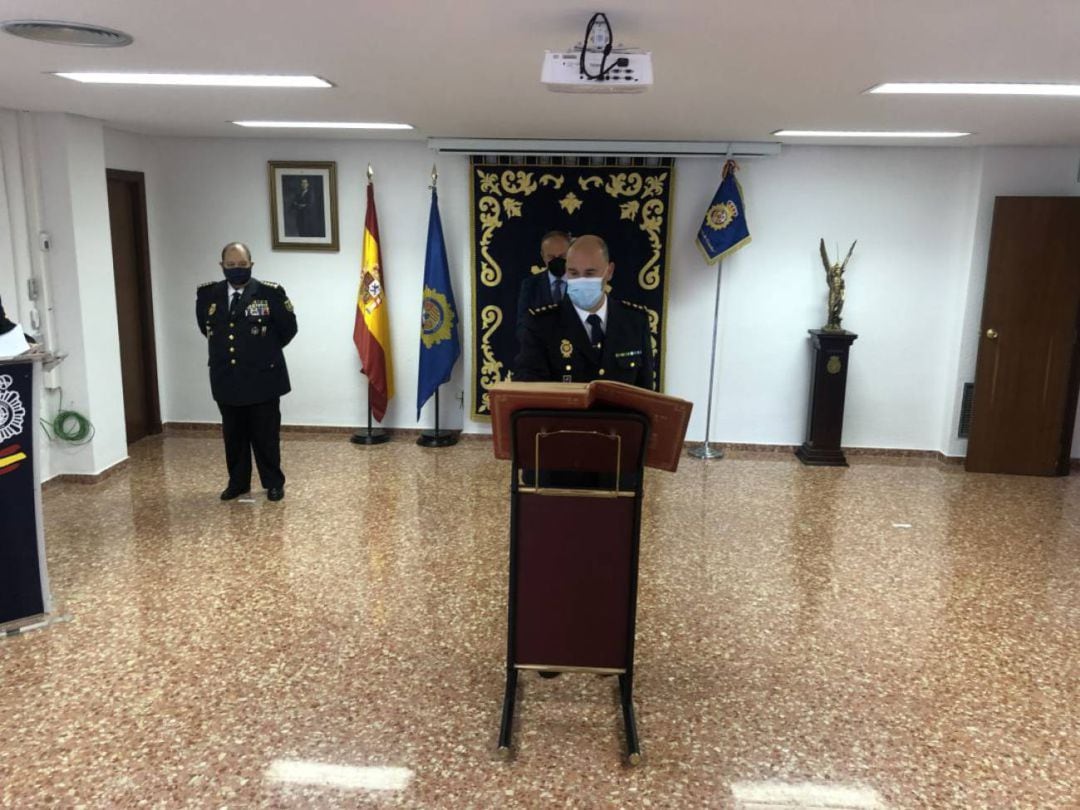 El comisario de la Policía Nacional de Gandia, Fernando Ascaso, en la toma de posesión de su cargo en febrero de 2021