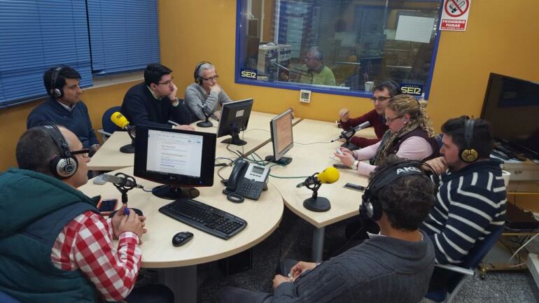 Imagen del estudio de Radio Granada durante la emisión del programa de SER Cofrade del 8 de febrero de 2016