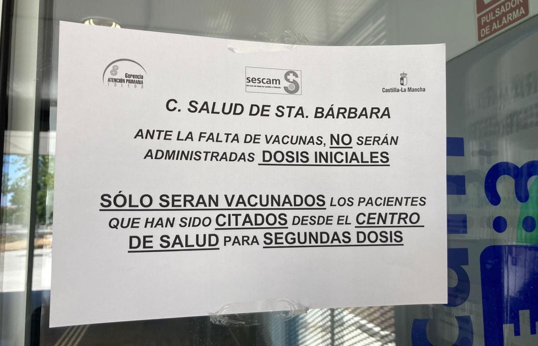 Este es el cartel que figura a la entrada del Centro de Salud de Santa Bárbara, en Toledo