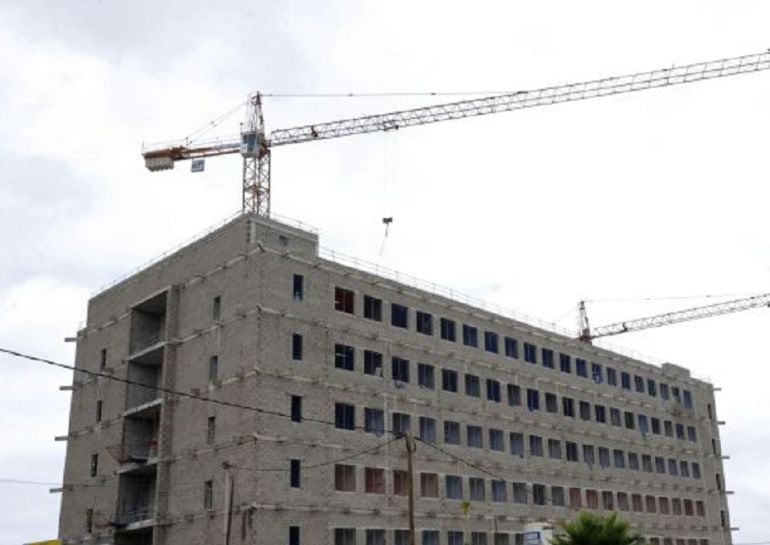 Bloque de viviendas en construcción.