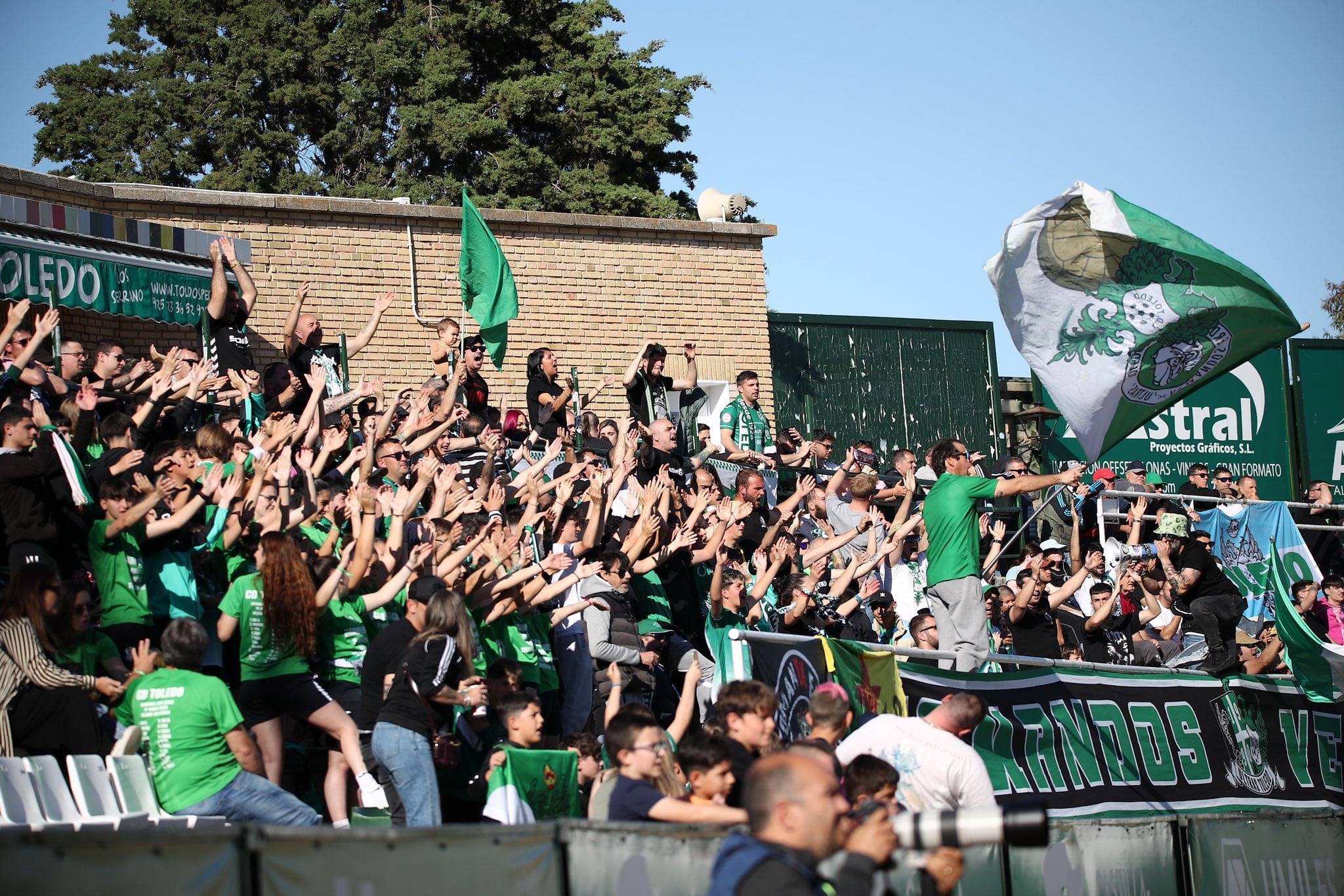 Afición del CD Toledo en el Salto del Caballo