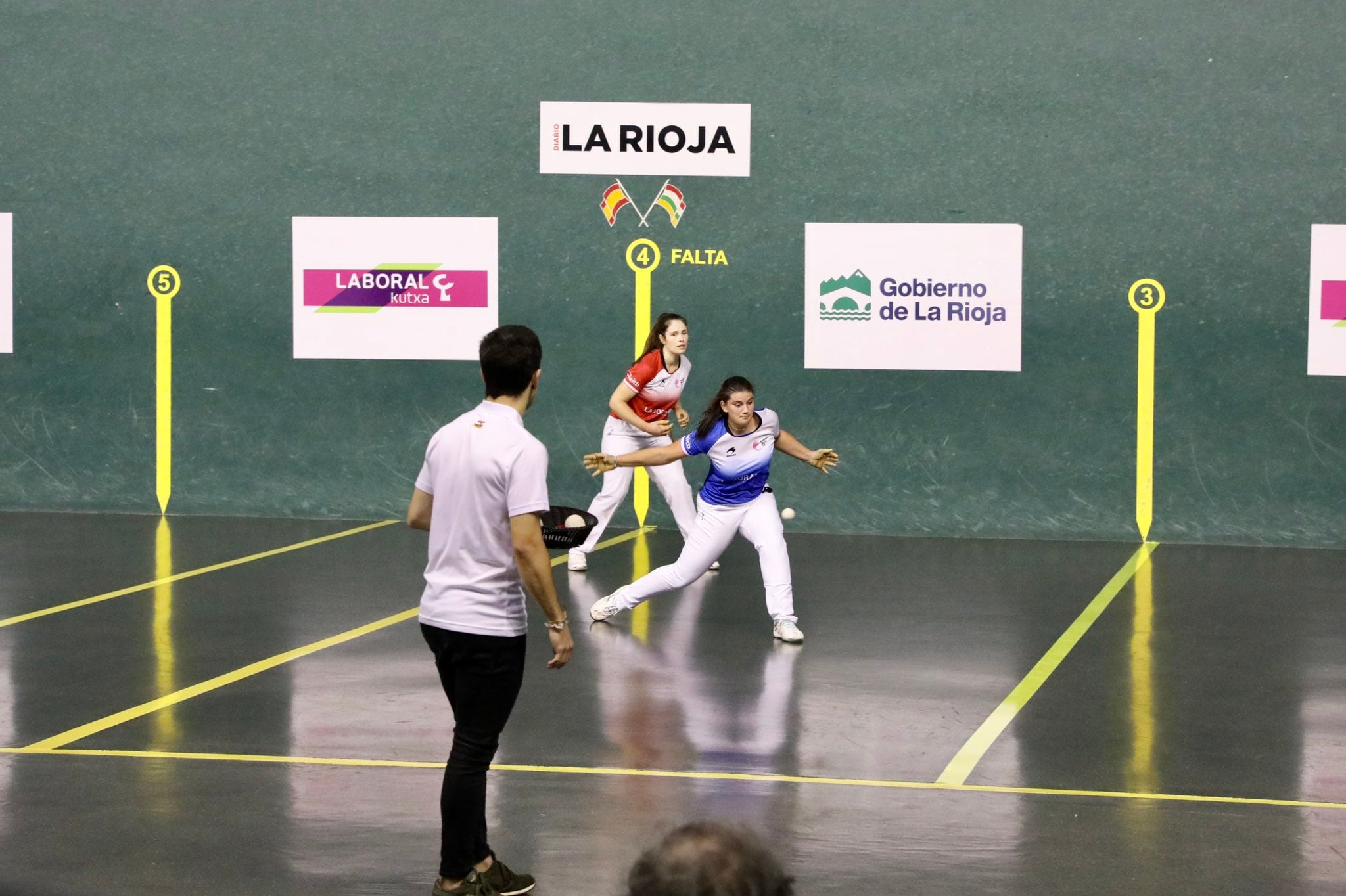 La delantera Andrea Capellán, en la feria de pelota de San Mateo, en Logroño.