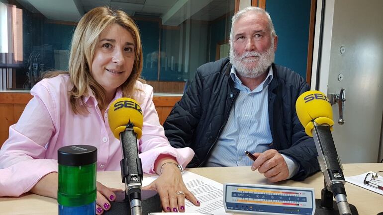 Teresa Huerta y Ramón Ruiz en el estudio de La Ventana de Cantabria 