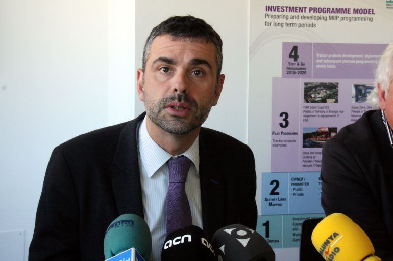 El conseller de Territori i Sostenibilitat, Santi Vila, explicant les novetats sobre el cas ATLL. 