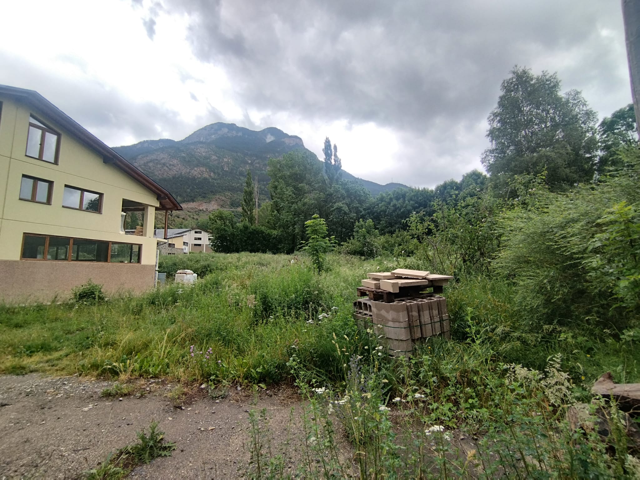 Espacio donde está proyectada la residencia de trabajadores de Benasque