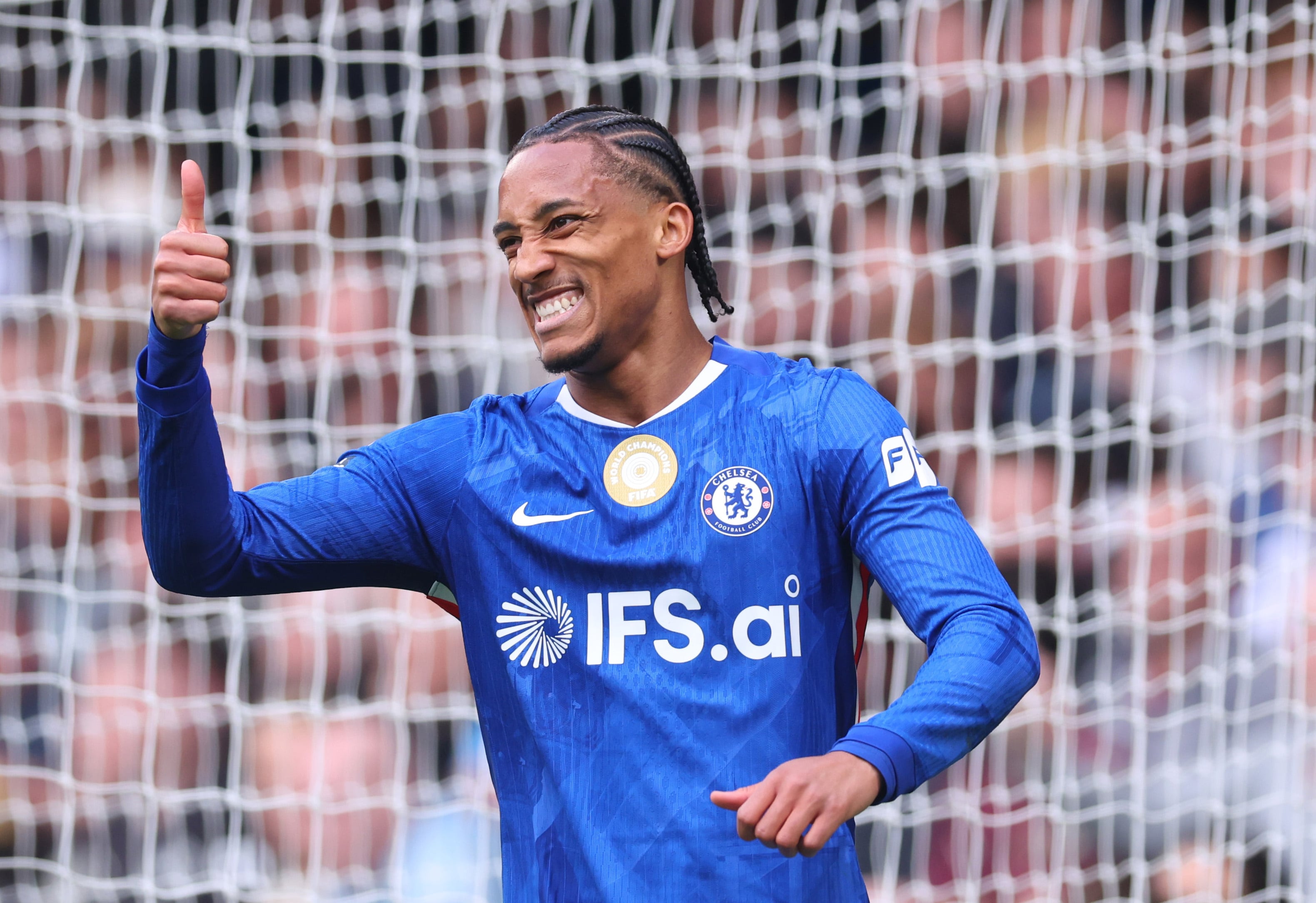 Joao Pedro durante un partido de Premier League