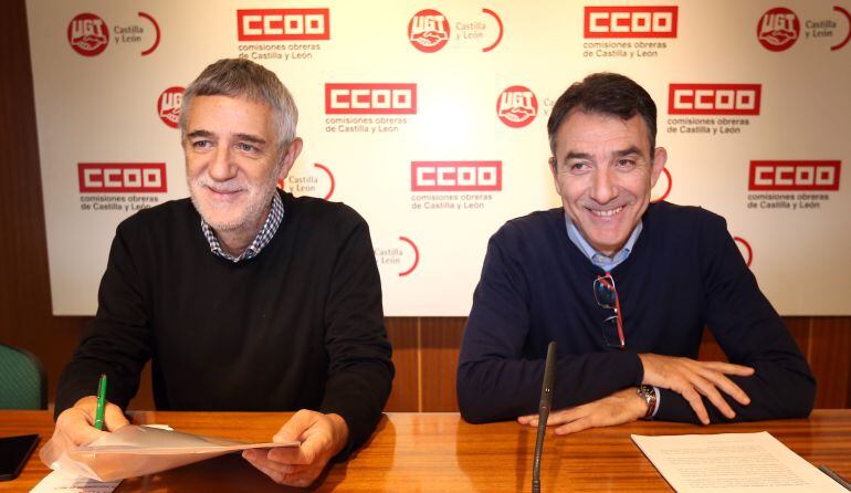 Agustín Prieto (i), secretario regional de UGT, y Ángel Hernández (d), secretario de CCOO en Castilla y León
