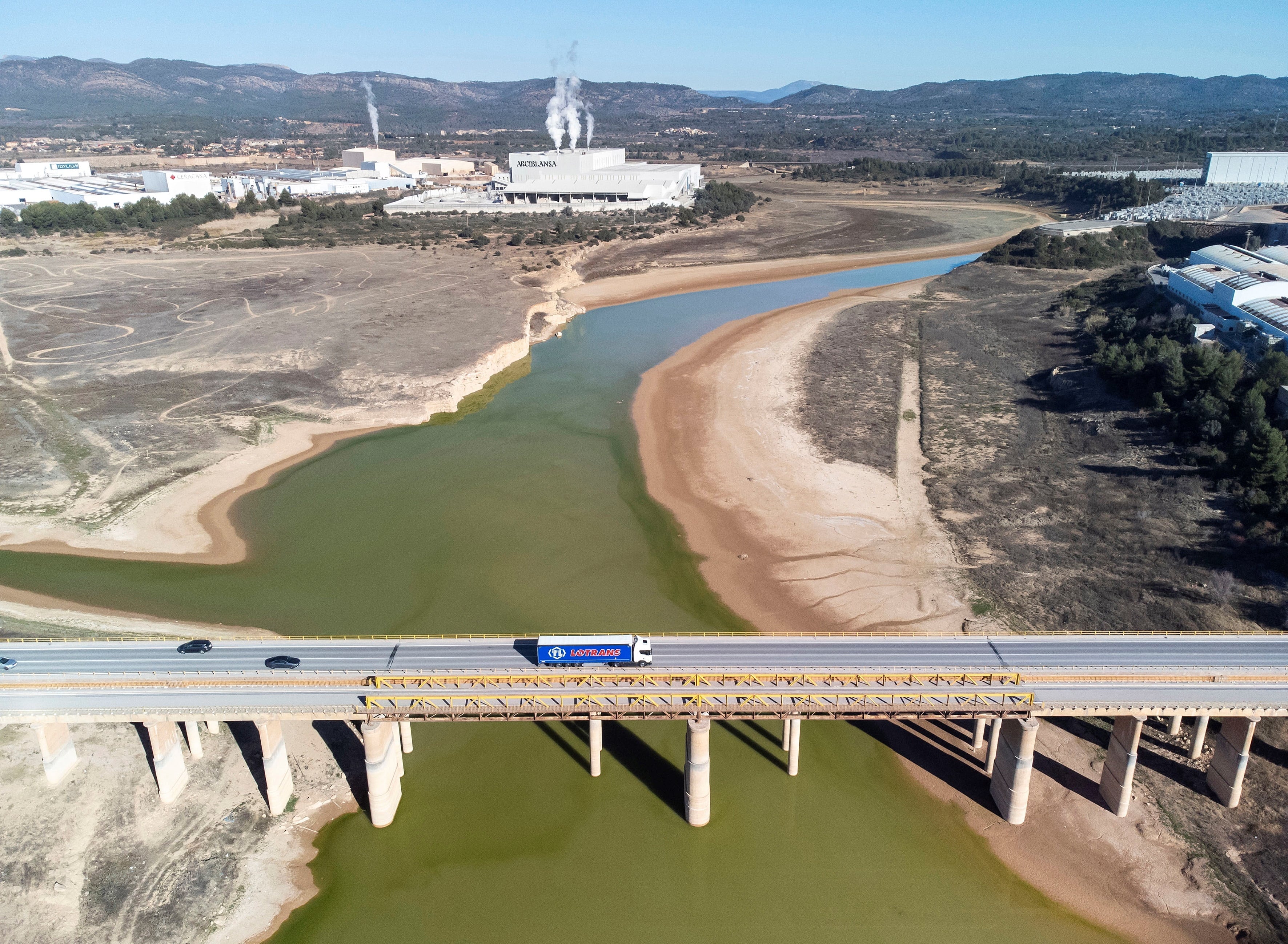 -FOTODELDÍA- ALCORA (CASTELLÓN), 08/02/2022.- Vista general del pantano de María Cristina en Castellón que se encuentra al 12% de su capacidad con tan solo 2Dm3, cuando el 50 % del campo se encuentra en alerta por sequía, según un informe de COAG. EFE/Doménech Castelló
