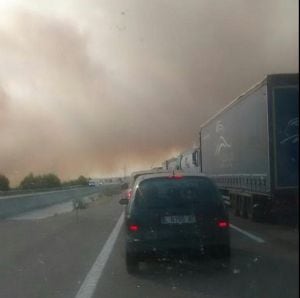 Imatge de l'incendi de Pallerols des de l'Autovia A-2.