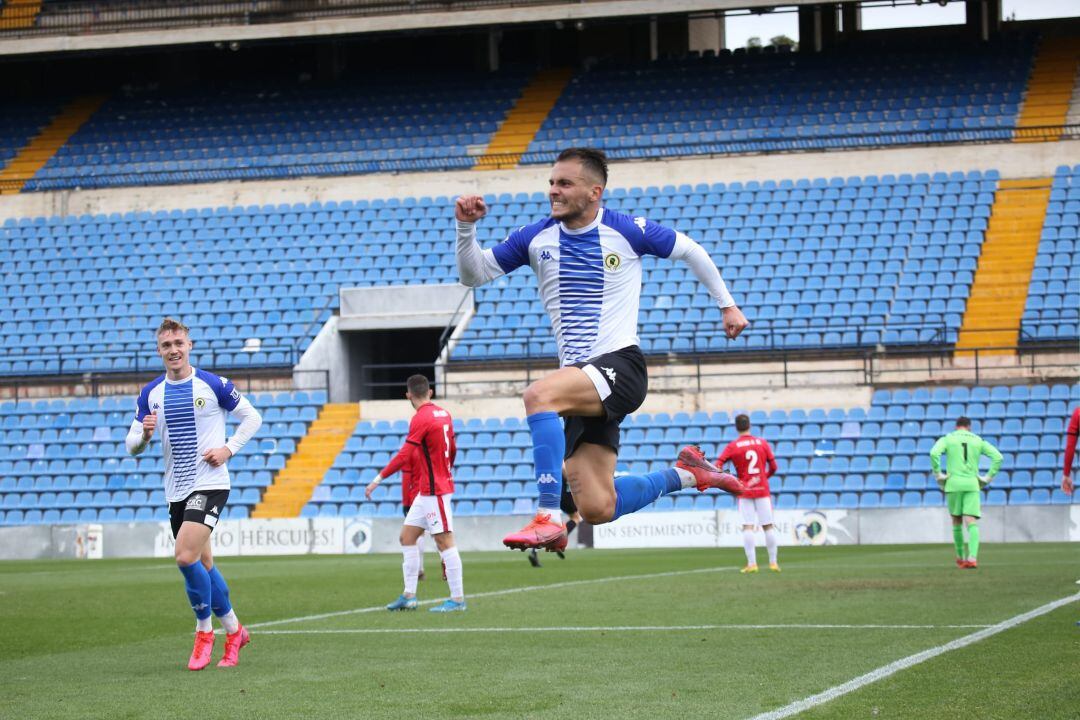 Borja celebra su gol, ante La Nucia