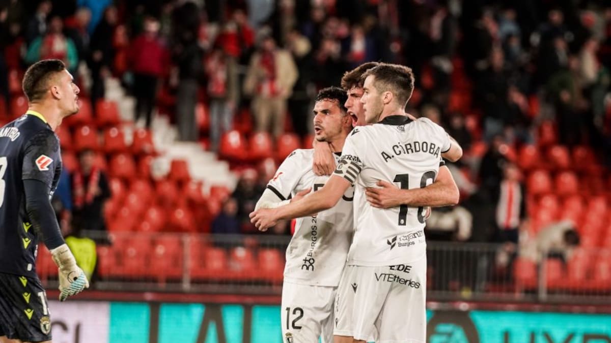 El Burgos se recupera ante el Almería (1-2)