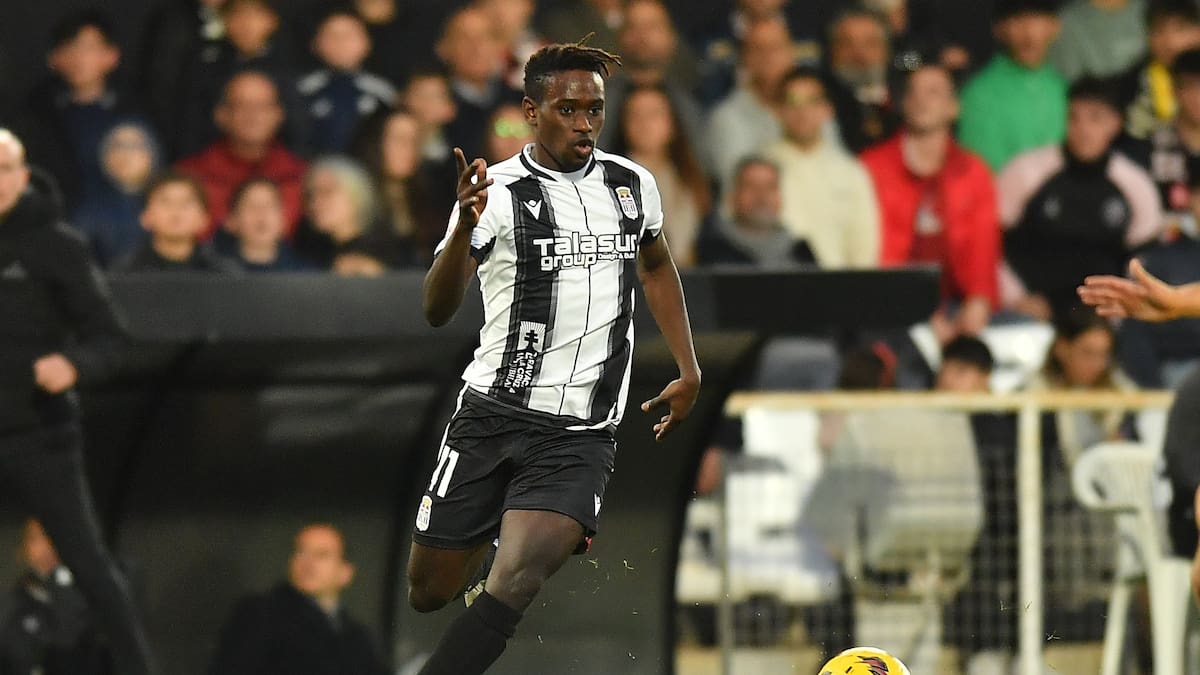 De llegar a España en patera a debutar en el fútbol profesional con el Cartagena: la historia de Cellou