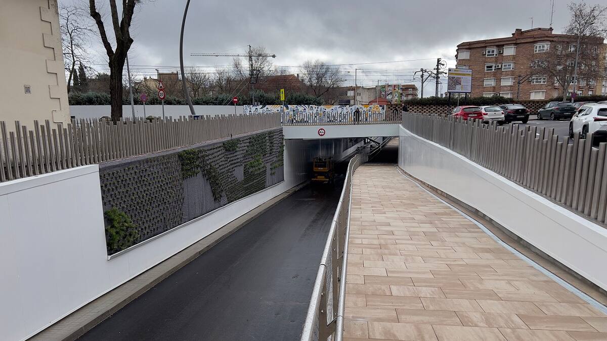 Reabre el paso peatonal de la calle Móstoles en Fuenlabrada, aunque los vehículos tendrán que esperar