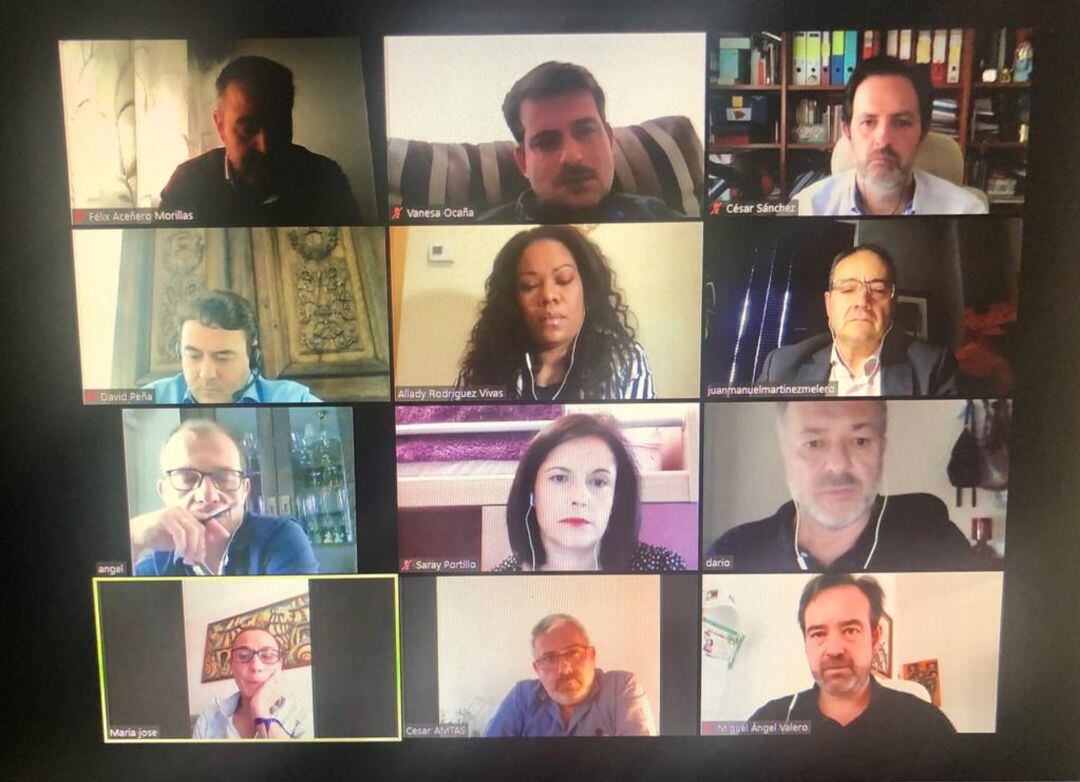 En la reunión participaron varios miembros del gobiernos y agentes sociales de la ciudad