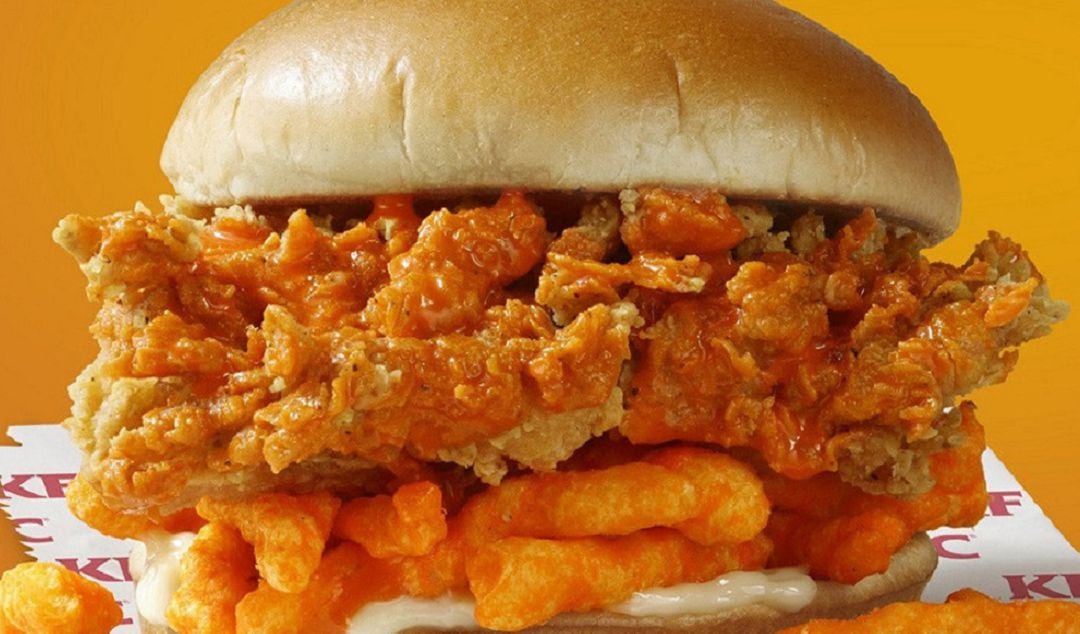 Así es la nueva hamburguesa de Cheetos.