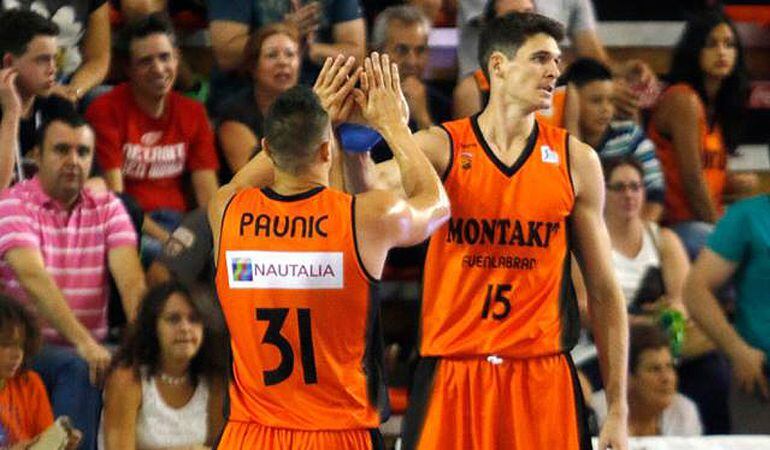 Ivan Paunic (31) y Chema González (15), durante un encuentro en el Pabellón Fernando Martín