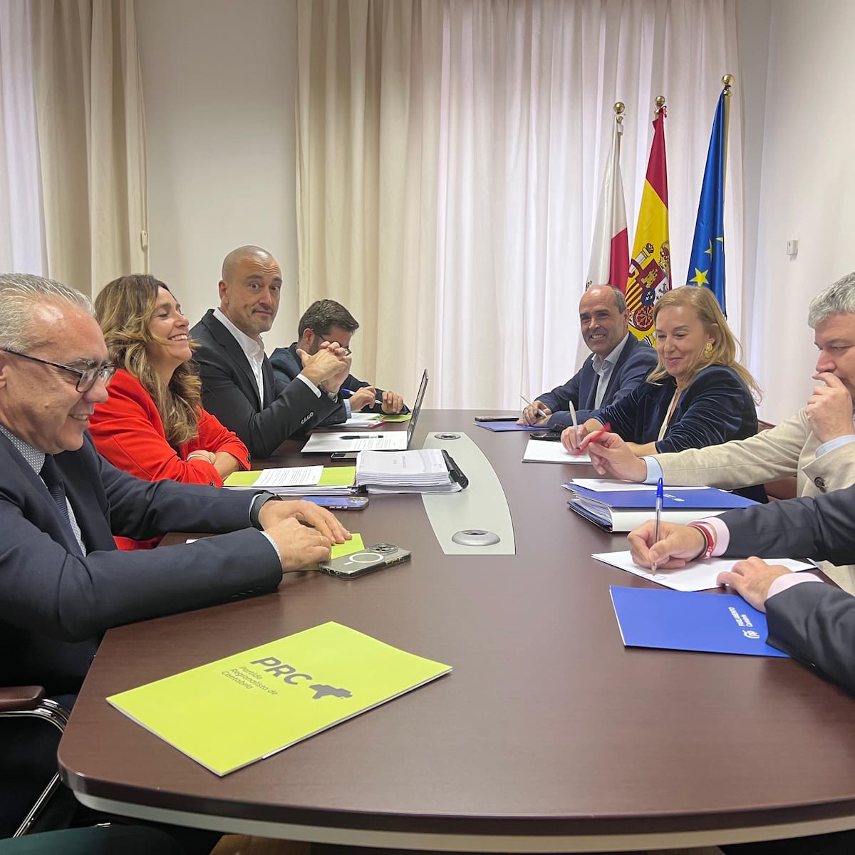 La presidenta de Cantabria llama al PRC para negociar el presupuesto de 2026