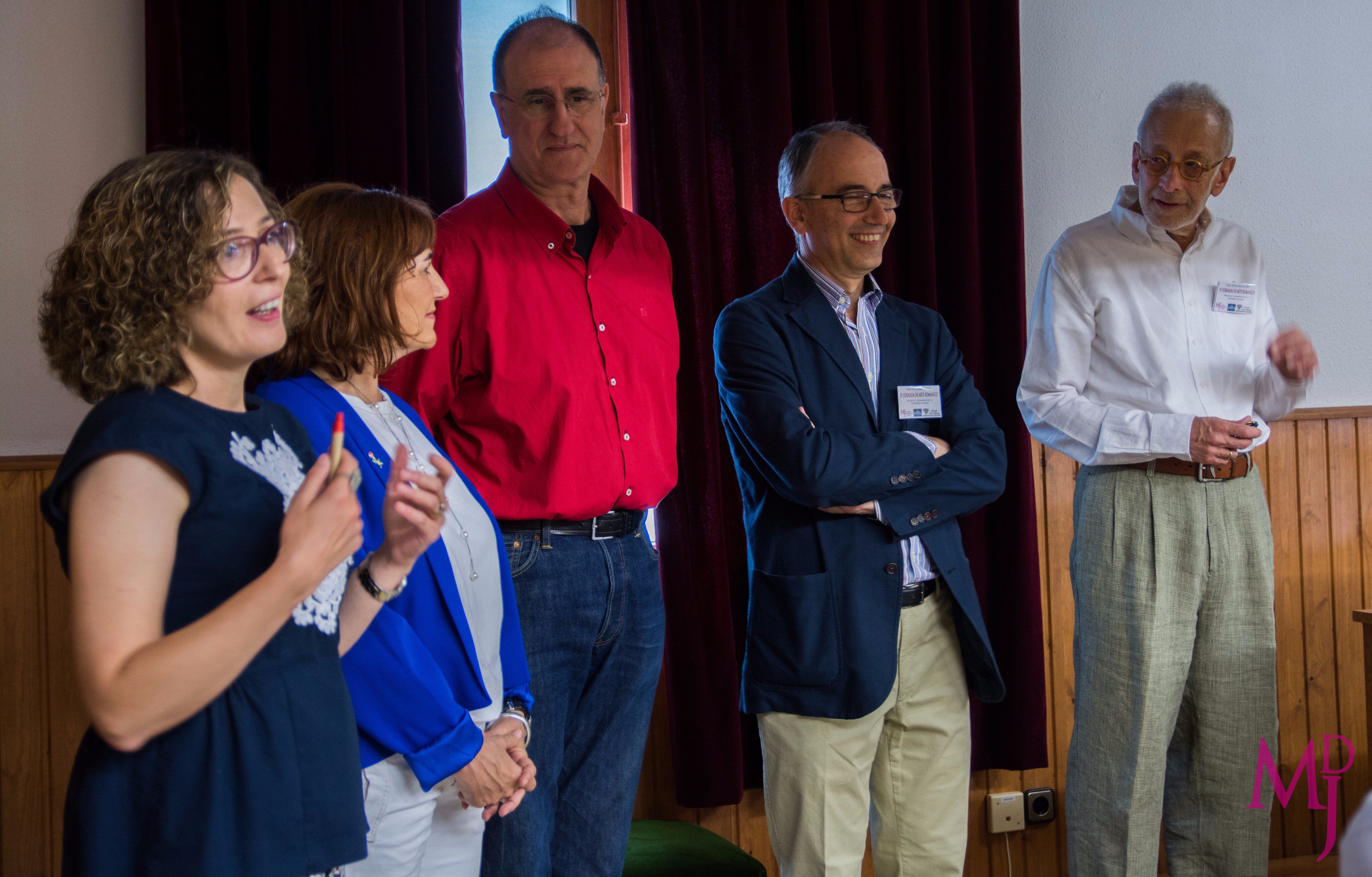 Belen Luque (izq) y el inglés David Simon (dcha), en unas jornadas sobre el románico en Jaca organizadas en 2017 por la Asociación Sancho Ramírez
