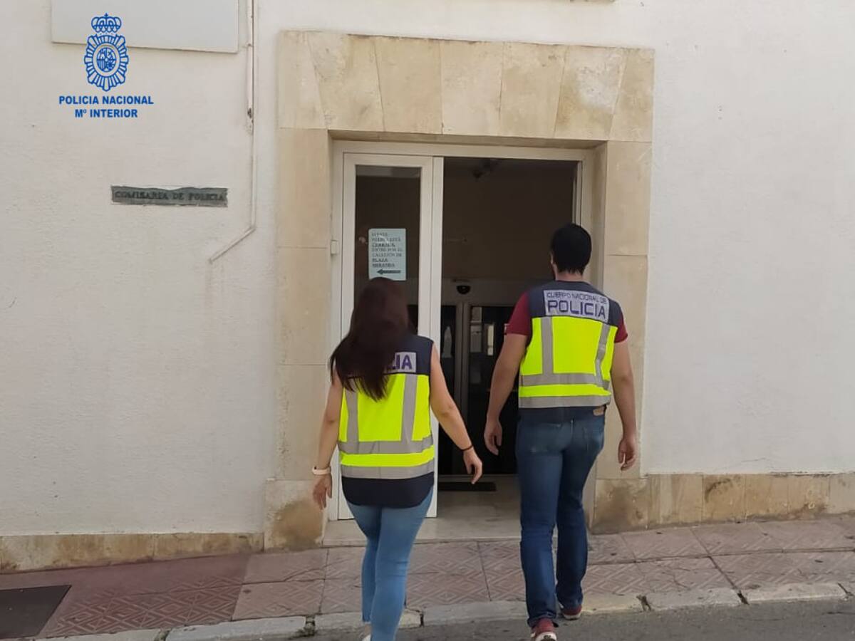 Detingut a Maó l'autor de cinc robatoris amb força a diversos comerços