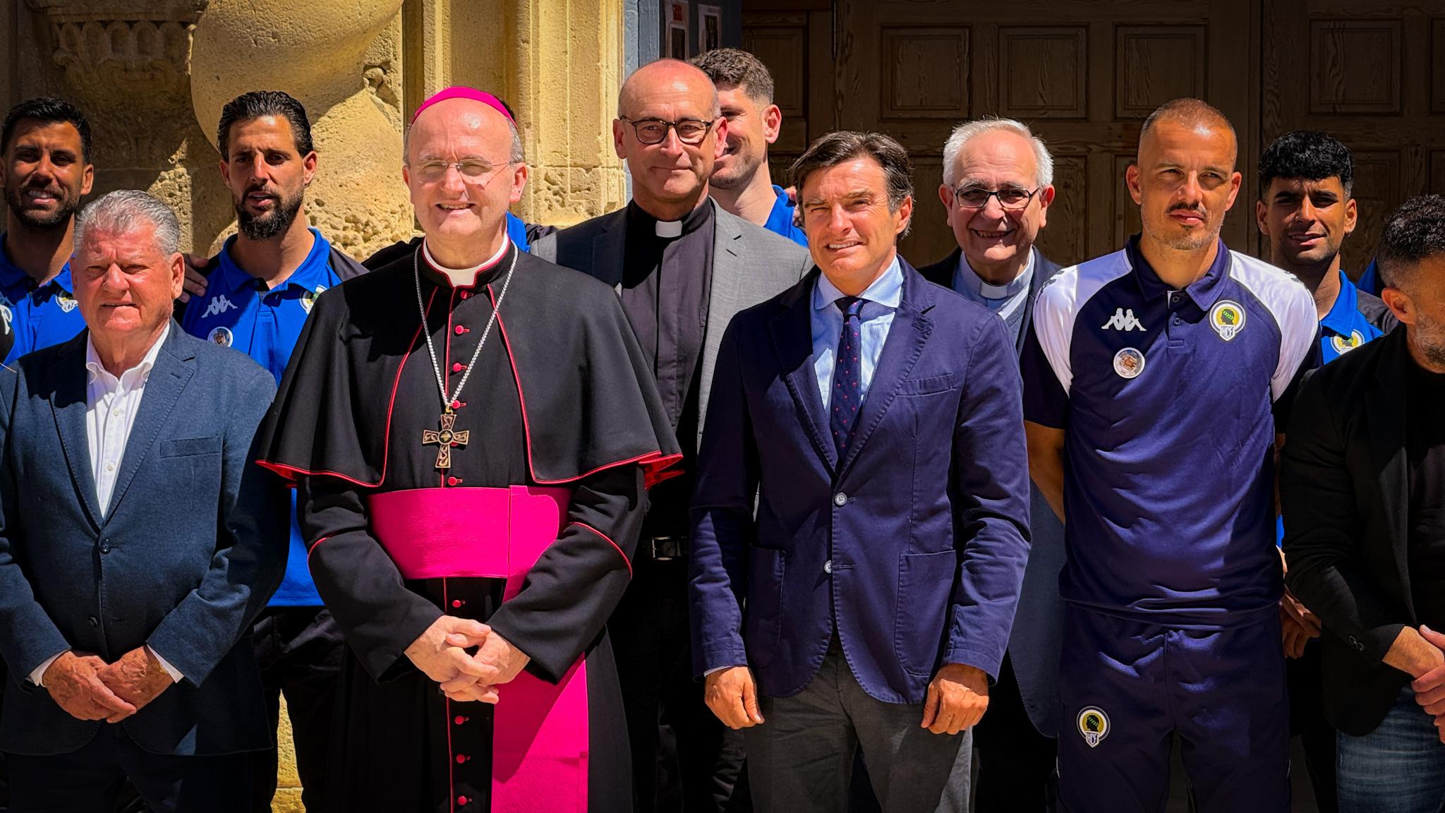 Visita a la Santa Faz de plantilla, cuerpo técnico y directiva del Hércules. Foto: Pedro Vera