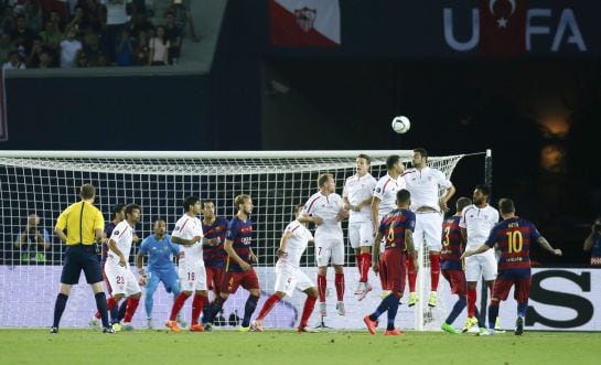 Leo Messi puso el empate en el marcador con un golazo de falta